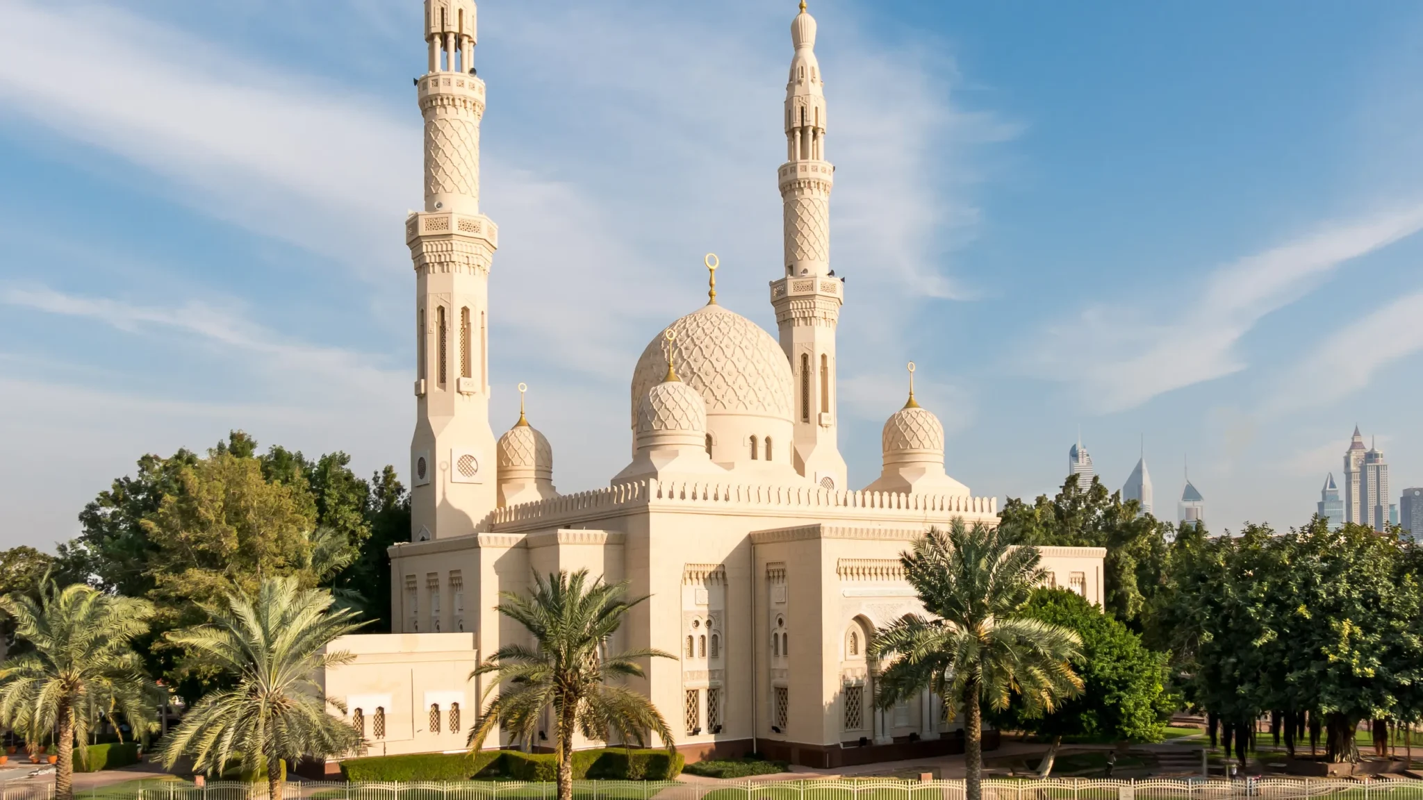 jumeirahmosque gettyimages 489909154